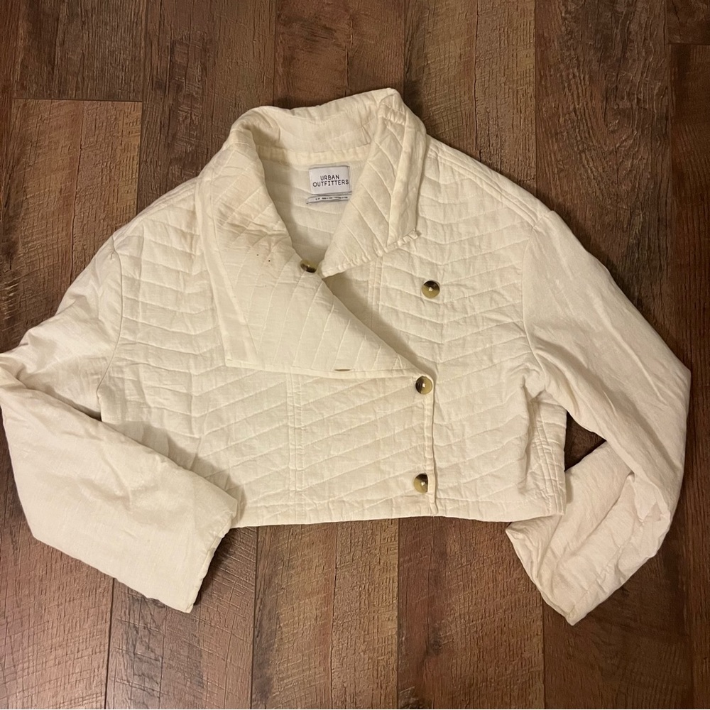 Urban Outfitters White Quilted Cropped Jacket with Button Detail (size S)